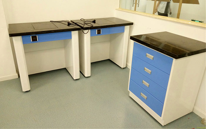 钢木天平台是实验室家具必不可少的设备